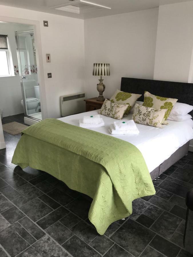 Garfield Guesthouse Дингуолл Экстерьер фото