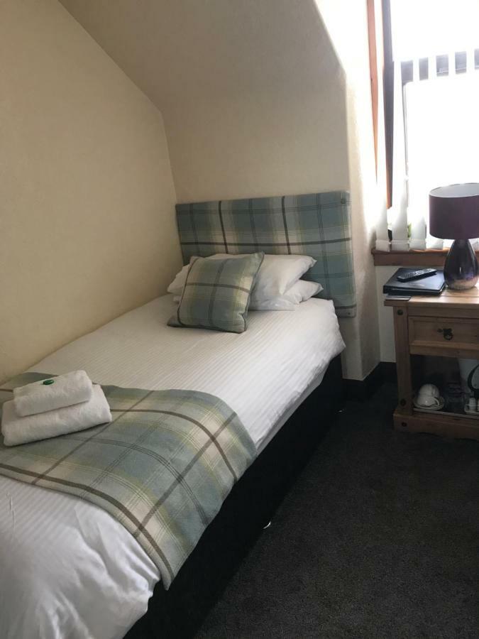 Garfield Guesthouse Дингуолл Экстерьер фото