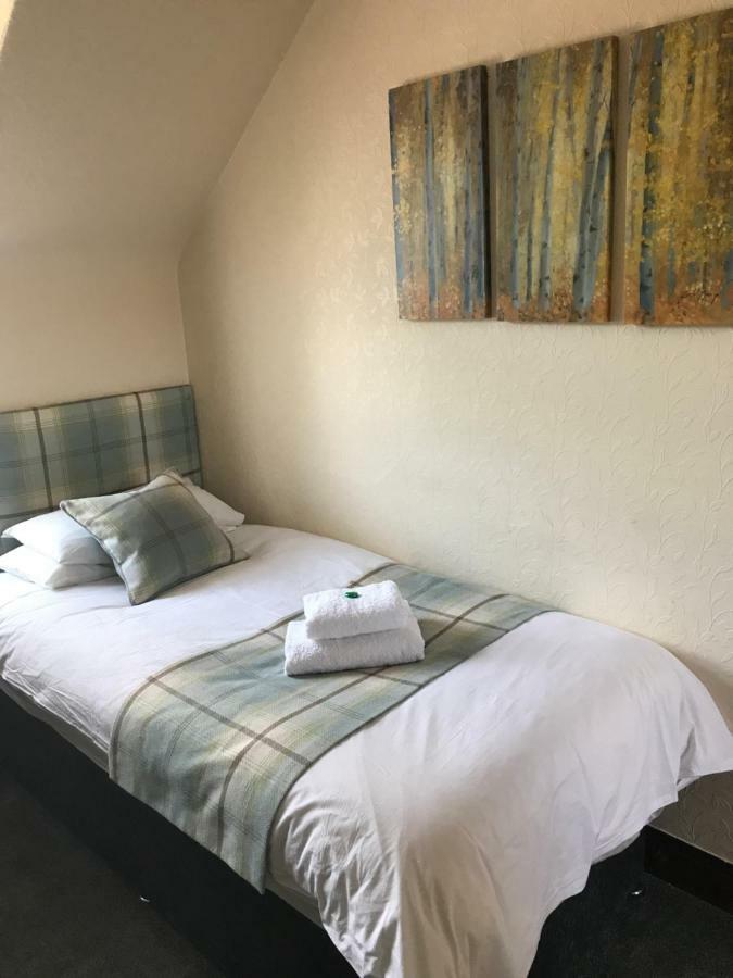 Garfield Guesthouse Дингуолл Экстерьер фото